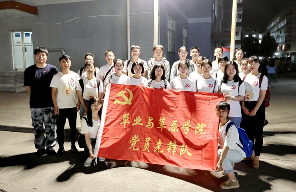0a5c7004e2d84cb09da203c2e9bfef7d.jpg 党员文明创建宣讲活动合影留念.jpg