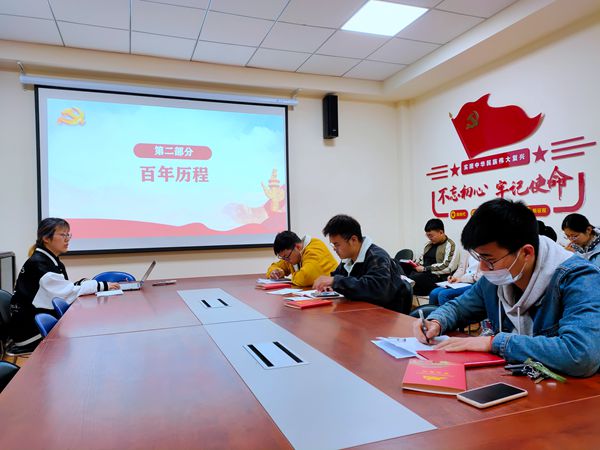 9045f47e2a564e808163fe94fdd93f2f.jpg 研究生党支部集体研讨学习.jpg